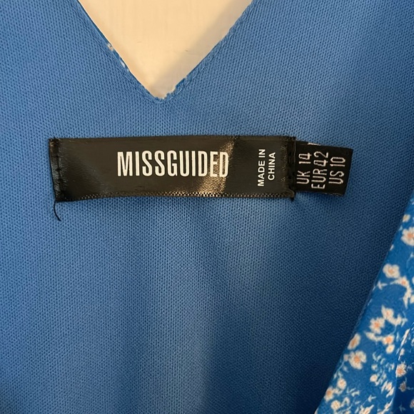 Missguided Ditsy Floral Flare Sleeve Mini Dress - Picture 4 of 8